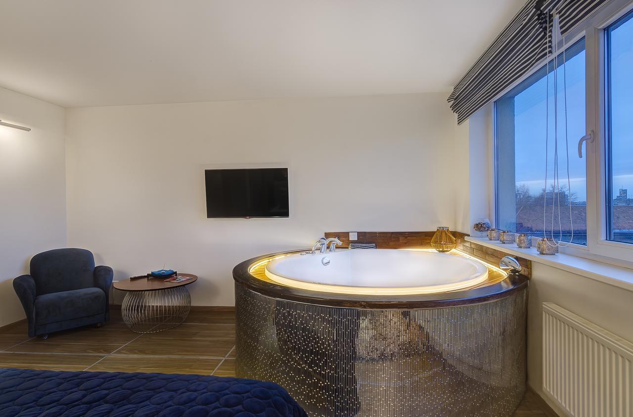 June Street Spa Apartments 빌뉴스 외부 사진
